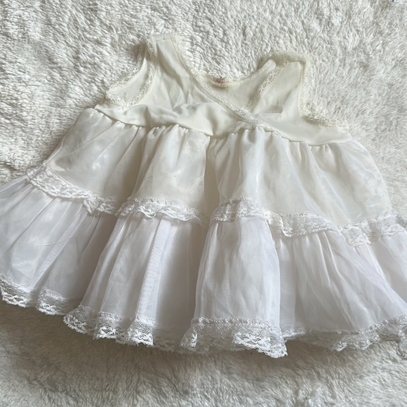 Elegant White Baby Dress with Lace Trim - Picture 5 of 5